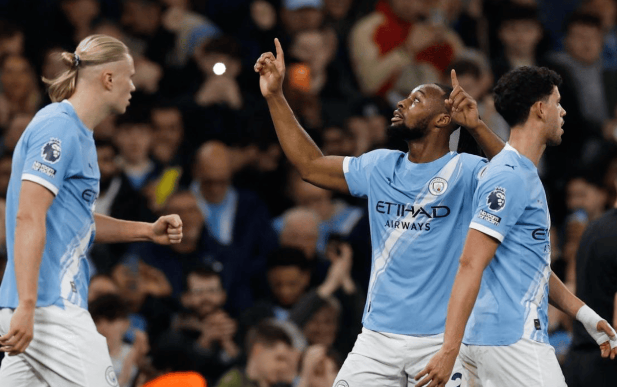 一场2-2，改变英超争冠格局，瓜迪奥拉气炸了：争冠形势恶化